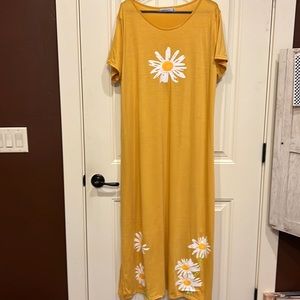 Misslook yellow dress with white flowers.